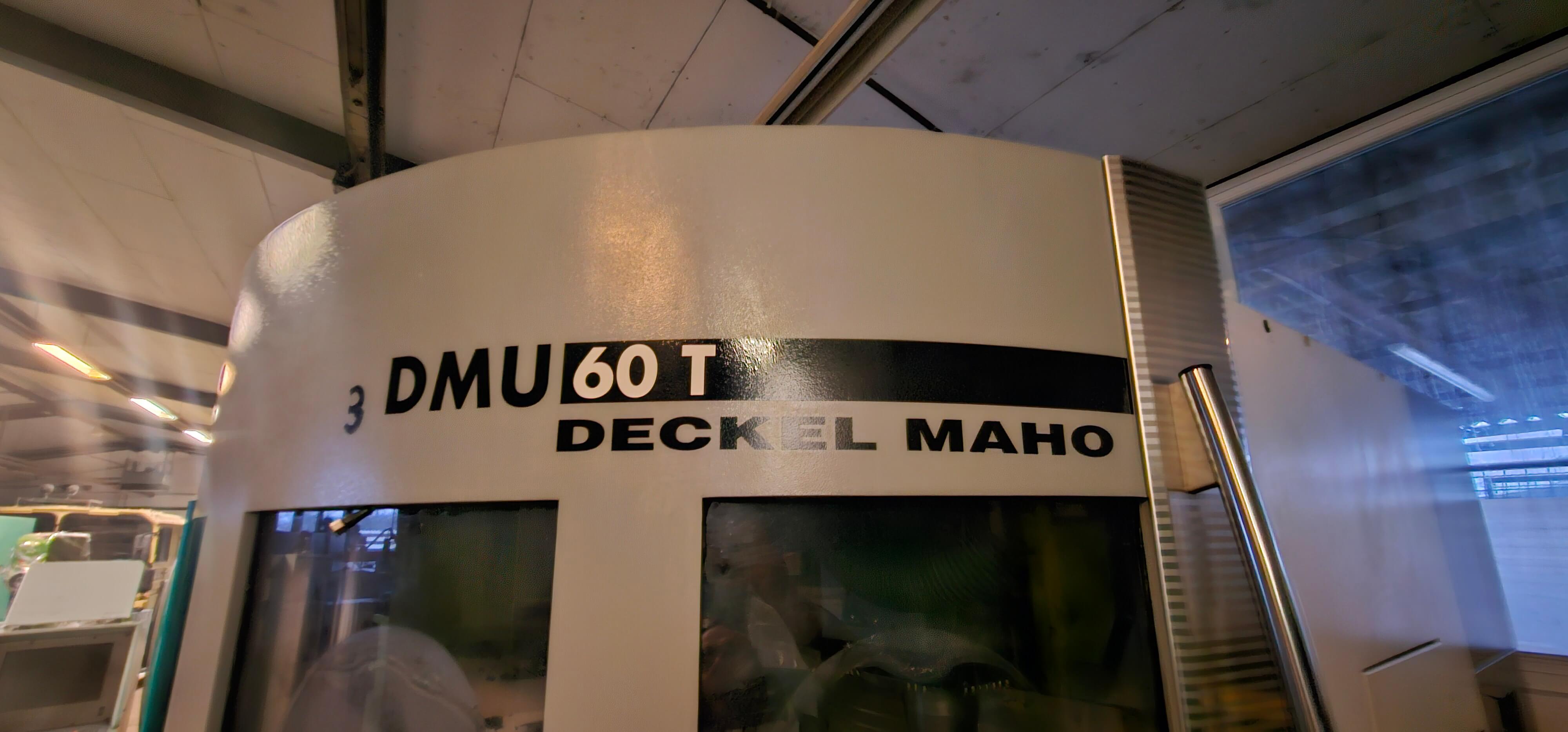 Nahaufnahme der DMU 60 T DECKEL MAHO Fräsmaschine in einer Werkstatt